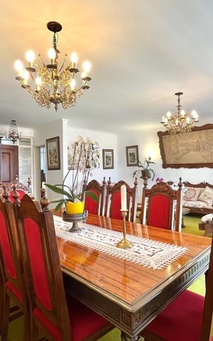 Casa à venda com 600m², 5 quartos e 4 vagas Casa à venda com 600m², 5 quartos e 4 vagasSala