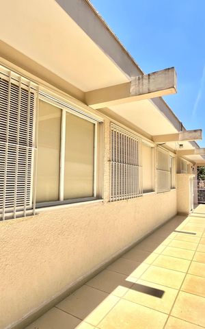 Casa à venda com 600m², 5 quartos e 4 vagas Casa à venda com 600m², 5 quartos e 4 vagasÁrea externa