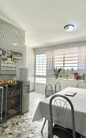 Casa à venda com 600m², 5 quartos e 4 vagas Casa à venda com 600m², 5 quartos e 4 vagasCozinha