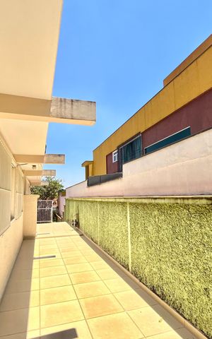 Casa à venda com 600m², 5 quartos e 4 vagas Casa à venda com 600m², 5 quartos e 4 vagasÁrea externa