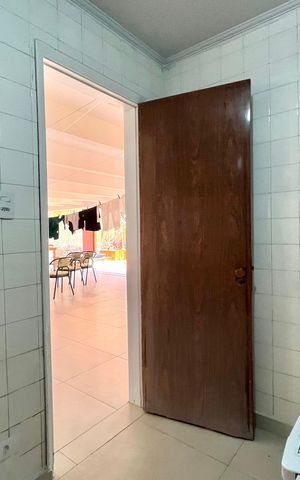 Casa à venda com 600m², 5 quartos e 4 vagas Casa à venda com 600m², 5 quartos e 4 vagasÁrea externa