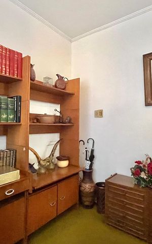 Casa à venda com 600m², 5 quartos e 4 vagas Casa à venda com 600m², 5 quartos e 4 vagasEscritório