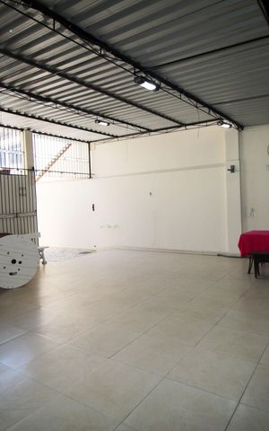Casa à venda com 300m², 2 quartos e 4 vagasQuintal - Área gourmet