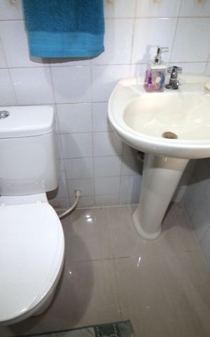 Casa à venda com 300m², 2 quartos e 4 vagasBanheiro de serviço