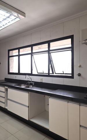 Apartamento à venda com 138m², 2 quartos e 2 vagas Apartamento à venda com 138m², 2 quartos e 2 vagasCozinha