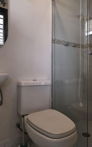 Apartamento à venda com 138m², 2 quartos e 2 vagas Apartamento à venda com 138m², 2 quartos e 2 vagasBanheiro de serviço