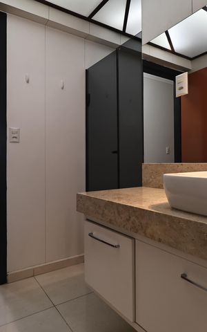 Apartamento à venda com 138m², 2 quartos e 2 vagas Apartamento à venda com 138m², 2 quartos e 2 vagasBanheiro