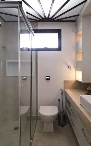 Apartamento à venda com 138m², 2 quartos e 2 vagas Apartamento à venda com 138m², 2 quartos e 2 vagasBanheiro da Suíte