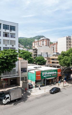 Apartamento à venda com 80m², 2 quartos e sem vagaVista