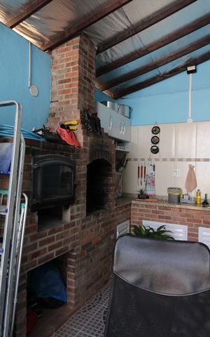 Casa de condomínio à venda com 110m², 3 quartos e 2 vagasChurrasqueira