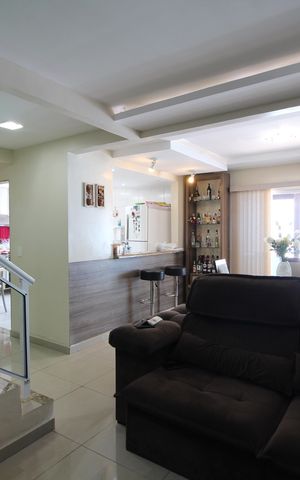 Casa de condomínio à venda com 110m², 3 quartos e 2 vagasSala