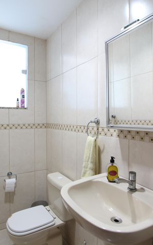 Casa de condomínio à venda com 110m², 3 quartos e 2 vagasLavabo