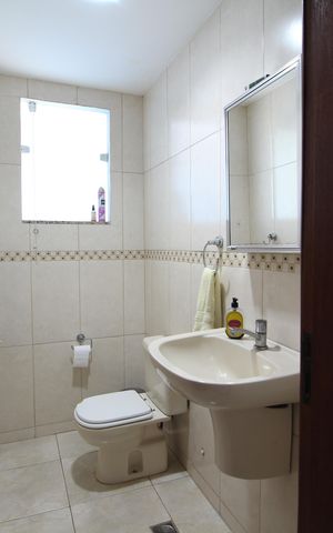 Casa de condomínio à venda com 110m², 3 quartos e 2 vagasLavabo