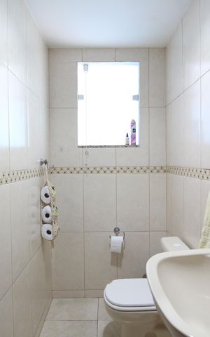 Casa de condomínio à venda com 110m², 3 quartos e 2 vagasLavabo