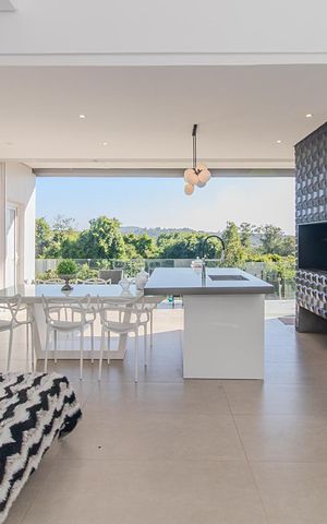 Casa de condomínio à venda com 309m², 3 quartos e 4 vagasSala
