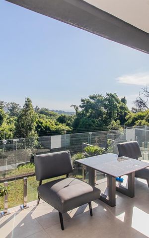 Casa de condomínio à venda com 309m², 3 quartos e 4 vagasVaranda da Sala