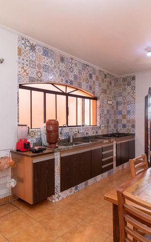 Casa à venda com 308m², 3 quartos e 2 vagasCozinha da área gourmet