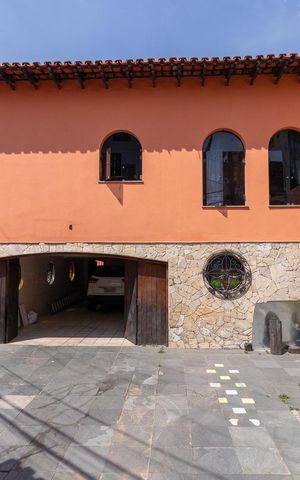 Casa à venda com 308m², 3 quartos e 2 vagasFachada