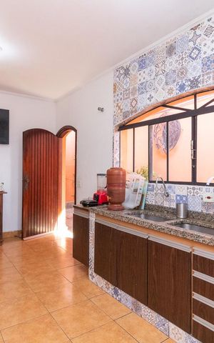 Casa à venda com 308m², 3 quartos e 2 vagasCozinha da área gourmet
