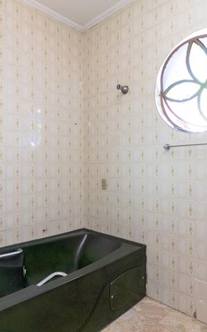Casa à venda com 308m², 3 quartos e 2 vagasBanheiro 1 da Suíte