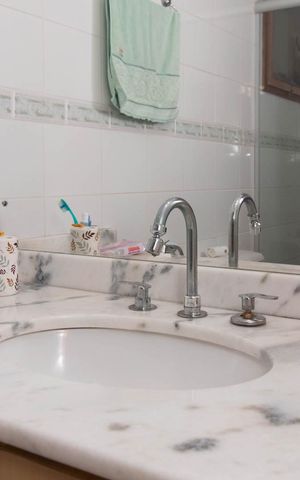 Casa de condomínio para alugar com 190m², 3 quartos e 2 vagasBanheiro da Suíte