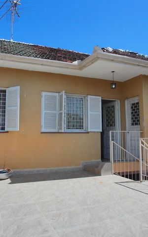 Casa à venda com 230m², 4 quartos e 4 vagasQuintal - Fundos