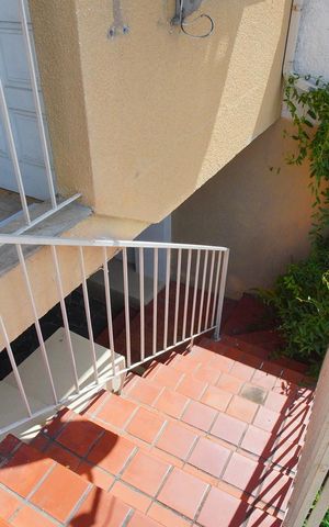 Casa à venda com 230m², 4 quartos e 4 vagasEscada - Garagem