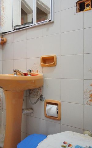 Casa à venda com 230m², 4 quartos e 4 vagasBanheiro Corredor 1