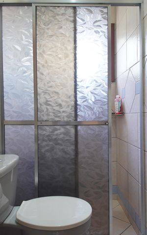 Casa à venda com 303m², 2 quartos e 2 vagasBanheiro
