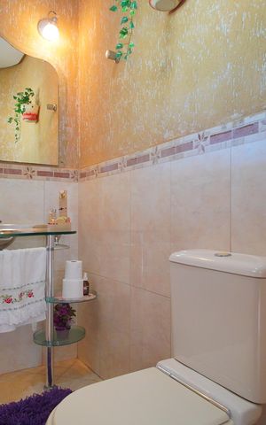 Casa à venda com 303m², 2 quartos e 2 vagasLavabo