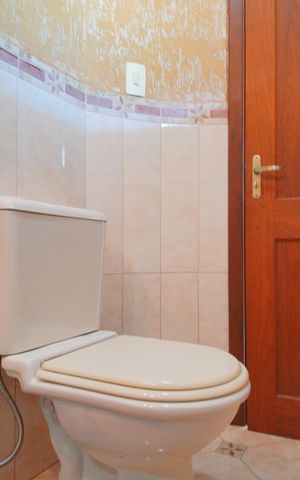 Casa à venda com 303m², 2 quartos e 2 vagasLavabo
