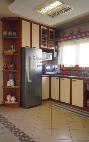 Casa à venda com 303m², 2 quartos e 2 vagasCozinha
