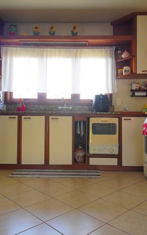 Casa à venda com 303m², 2 quartos e 2 vagasCozinha
