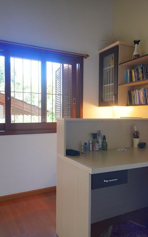 Casa à venda com 303m², 2 quartos e 2 vagasEscritório