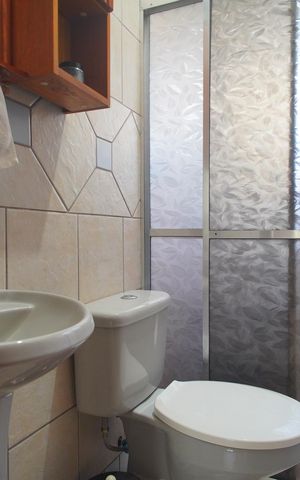 Casa à venda com 303m², 2 quartos e 2 vagasBanheiro