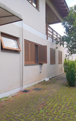 Casa à venda com 303m², 2 quartos e 2 vagasQuintal