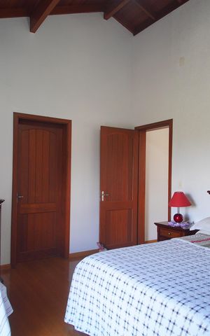 Casa à venda com 303m², 2 quartos e 2 vagasSuíte 2