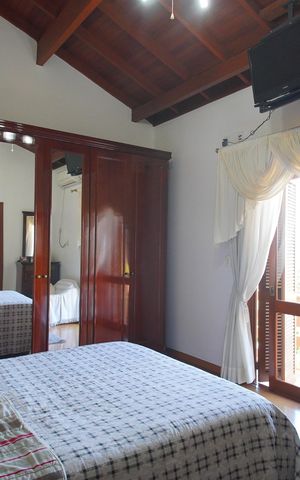 Casa à venda com 303m², 2 quartos e 2 vagasSuíte 2