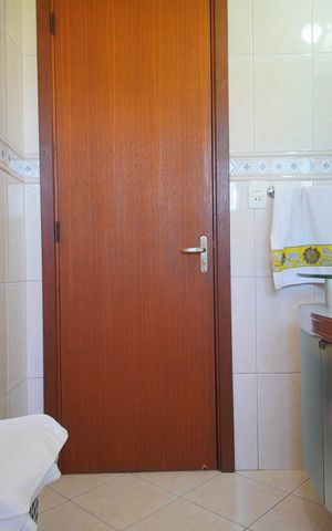 Casa à venda com 303m², 2 quartos e 2 vagasBanheiro da Suíte 1