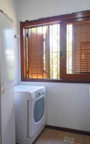 Casa à venda com 303m², 2 quartos e 2 vagasÁrea de Serviço