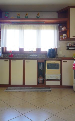 Casa à venda com 303m², 2 quartos e 2 vagascozinha
