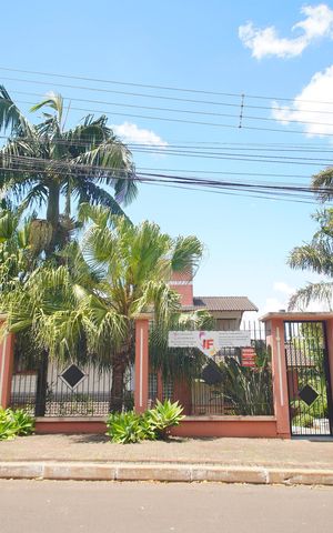 Casa à venda com 303m², 2 quartos e 2 vagasFachada