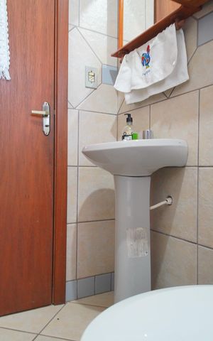 Casa à venda com 303m², 2 quartos e 2 vagasBanheiro