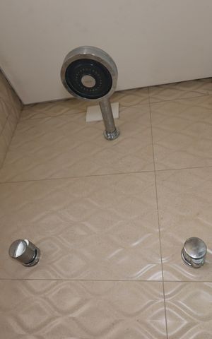 Apartamento para alugar com 105m², 2 quartos e 2 vagasBanheiro da Suíte 1 - Chuveiro