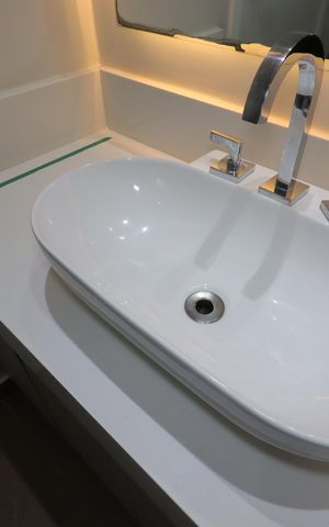 Apartamento para alugar com 105m², 2 quartos e 2 vagasBanheiro da Suíte 1 - Pia