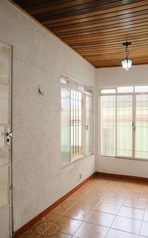 Casa à venda com 288m², 5 quartos e 2 vagasEntrada