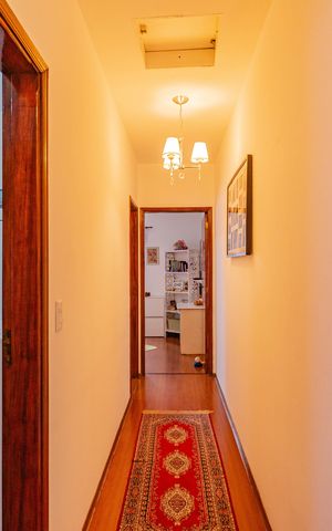 Casa à venda com 230m², 4 quartos e 2 vagas Casa à venda com 230m², 4 quartos e 2 vagasCorredor