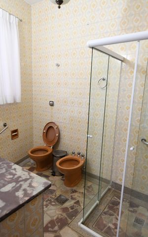 Casa à venda com 198m², 3 quartos e 2 vagasBanheiro 1