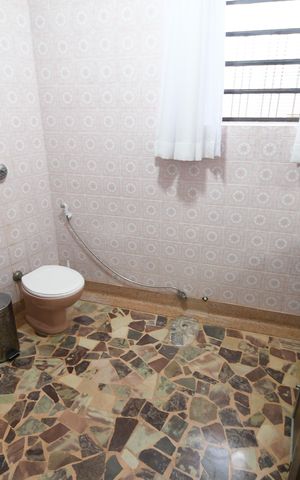 Casa à venda com 198m², 3 quartos e 2 vagasBanheiro 2