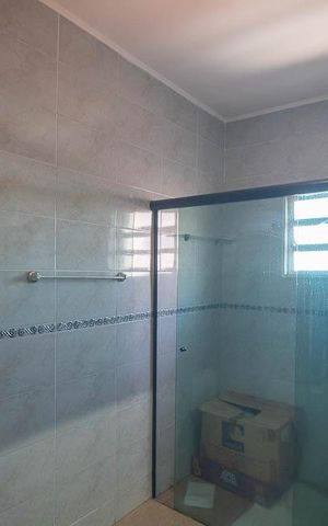 Casa à venda com 210m², 5 quartos e 2 vagas Casa à venda com 210m², 5 quartos e 2 vagasBanheiro casa 3